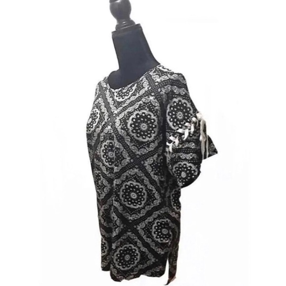 Short sleeve top with laced sleeve detail - Picture 3 of 5